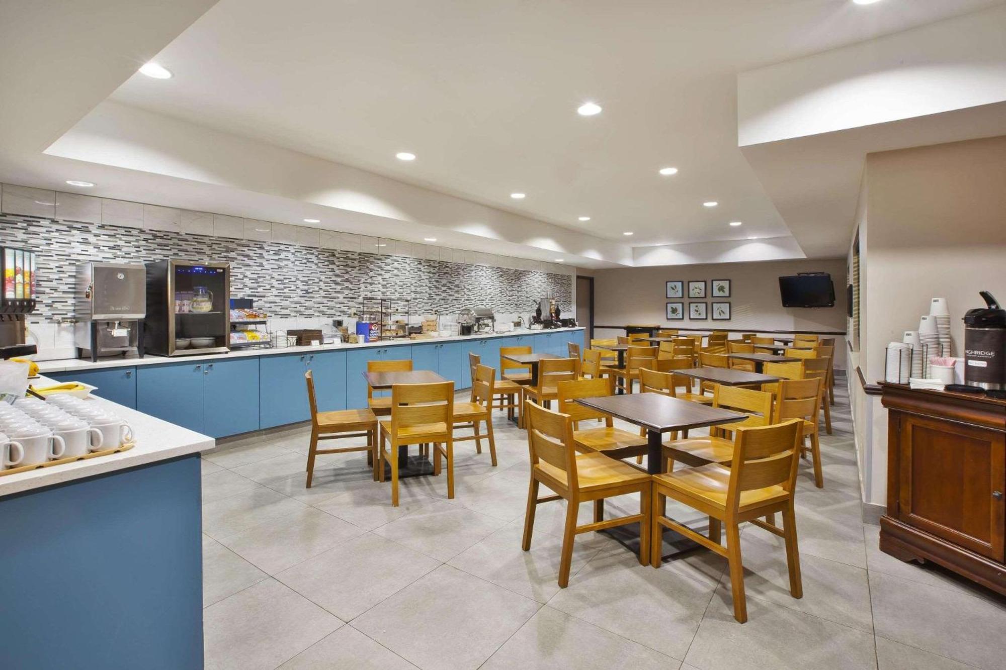 Country Inn & Suites By Radisson, Big Rapids, Mi Екстер'єр фото