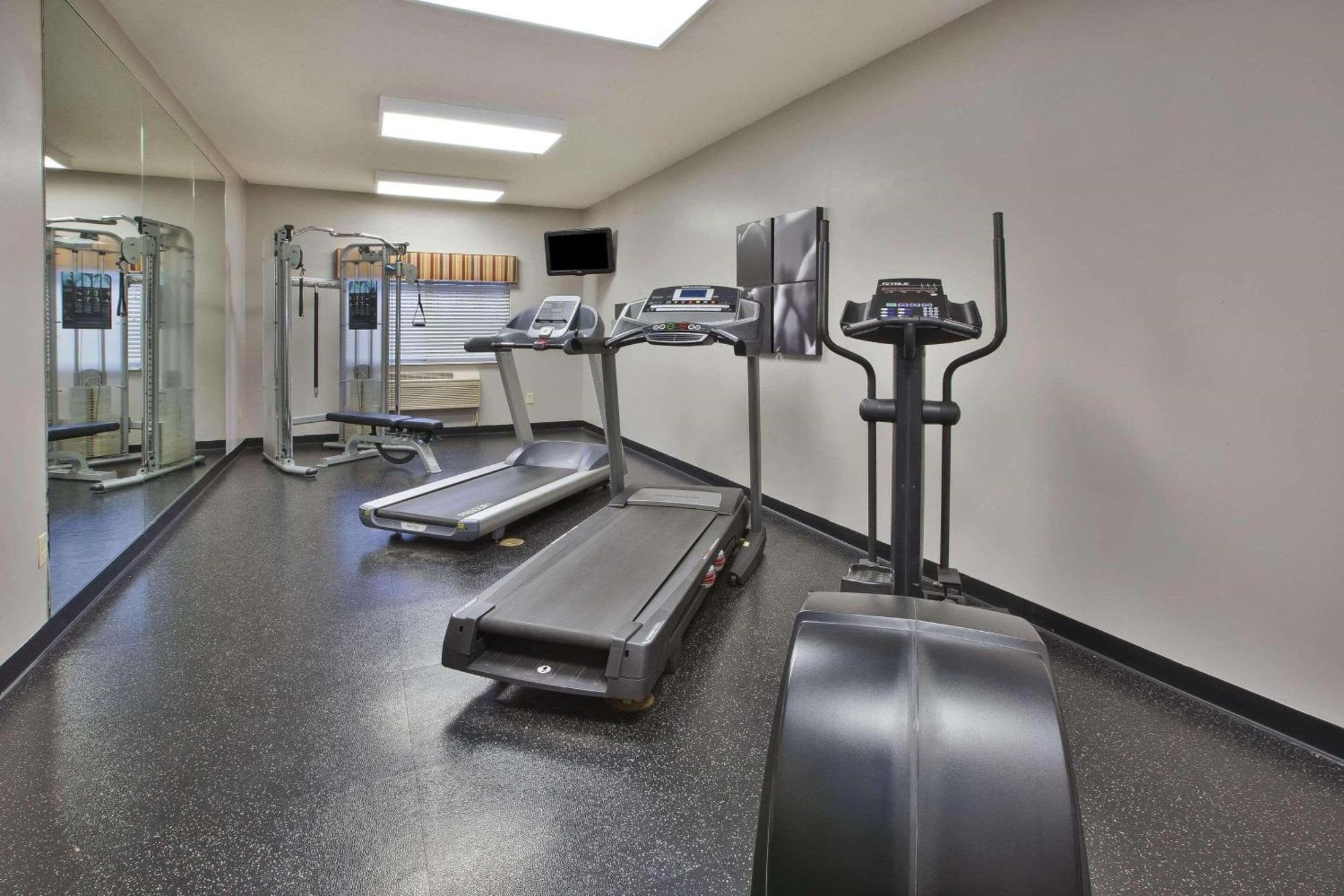 Country Inn & Suites By Radisson, Big Rapids, Mi Екстер'єр фото