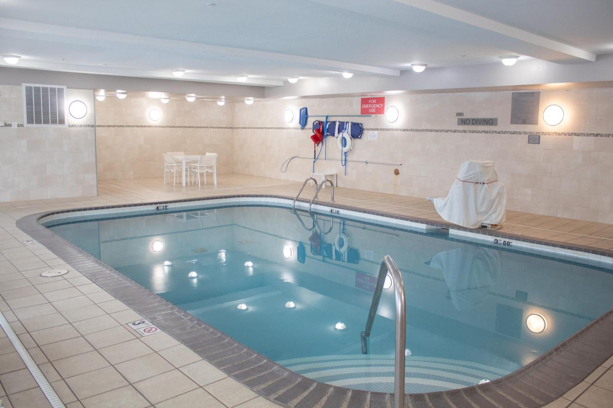 Country Inn & Suites By Radisson, Big Rapids, Mi Екстер'єр фото